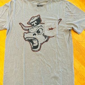 Texas Longhorns screaming Bevo pocket Tshirt.